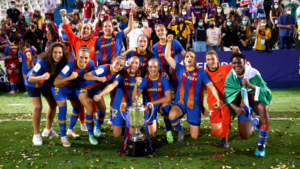 Jogadoras do Barcelona comemorando o título da Copa da Rainha diante do Levante (Crédito: GettyImages)