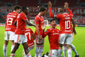 Jogadores do Internacional comemorando gol na Libertadores (Crédito: Getty Images)