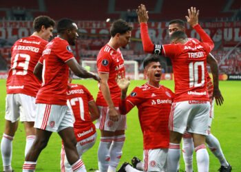Jogadores do Internacional comemorando gol na Libertadores (Crédito: Getty Images)
