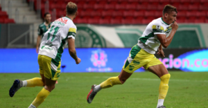 Jogadores do Defensa y Justicia comemoram gol contra o Palmeiras (Crédito: Getty Images)