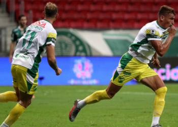 Jogadores do Defensa y Justicia comemoram gol contra o Palmeiras (Crédito: Getty Images)