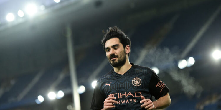 Craque do Manchester City agradeceu ajuda por título da Premier League a zagueiro do Leicester (Crédito: GettyImages)