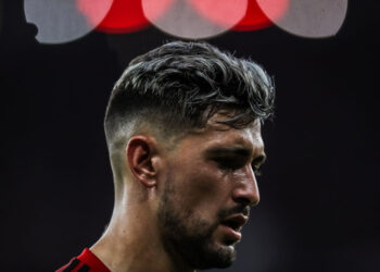 Arrascaeta, do Flamengo, testou positivo e não vai defender as cores do Uruguai na Eliminatória (Crédito: GettyImages)