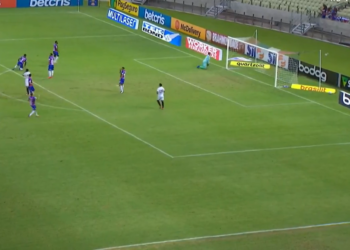 Fortaleza e Sport duelaram no Campeonato Brasileiro (Crédito: Transmissão Premiere - 13/06/2021)