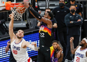 Suns batem Clippers no último segundo (Crédito: Getty Images)
