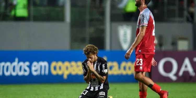 Guga foi visto aglomerando e Atlético-MG estuda notificação ao jogador na véspera de decisão na Libertadores (Crédito: GettyImages)