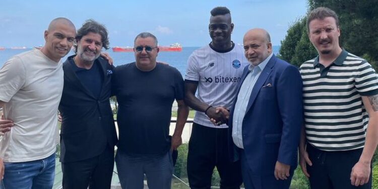 Time turco anuncia contratação de Mario Balotelli (Crédito: Divulgação/)