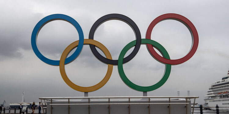 Anéis olímpicos em Yokoha (Crédito: Getty Images)