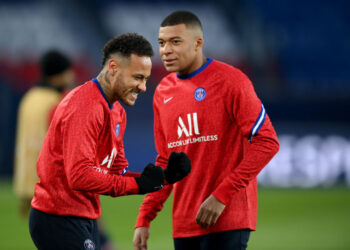 Neymar e Mbappé, atacantes do PSG (Crédito: GettyImages)
