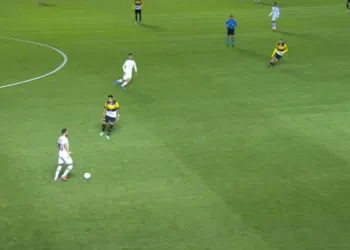 Criciúma vence Fluminense em casa e abre vantagem nas oitavas da Copa do Brasil (Crédito: Transmissão/ SporTV)