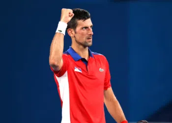 Djokovic comemorando a vitória diante de Nishikori nas Olimpíadas (Crédito: GettyImages)