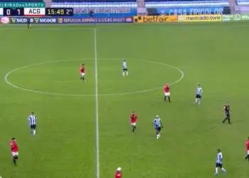 Jogo entre Grêmio e Atlético-GO pelo Brasileirão (Crédito: Transmissão Premiere)
