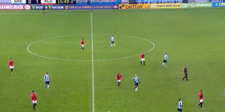 Jogo entre Grêmio e Atlético-GO pelo Brasileirão (Crédito: Transmissão Premiere)