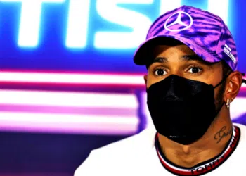 Hamilton diz que não se arrepende por batida em Verstappen (Crédito: GettyImages)