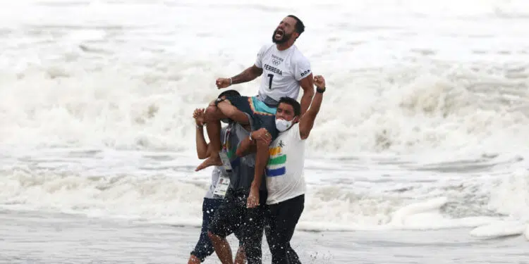 Ítalo Ferreira fez história ao ser campeão do Surfe nas Olimpíadas (Crédito: GettyImages)