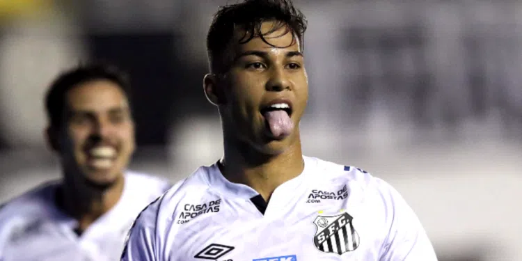 Kaio Jorge, jogador do Santos, que pode estar de saída rumo ao Milan (Crédito: GettyImages)