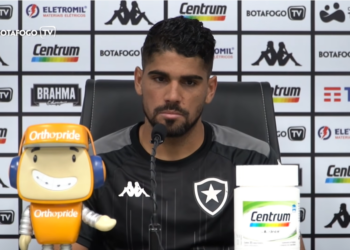 Daniel Borges destaca sequência positiva do Botafogo: “Ajuda na confiança de todo o grupo” (Crédito: Transmissão/ Botafogo TV)