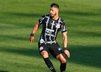 Giuliano com a camisa do Corinthians em campo pelo clube (Crédito: GettyImages)