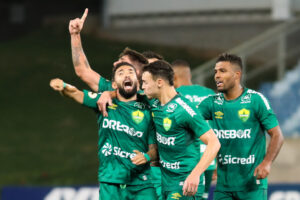 Cuiabá promete fazer jogo duro para liberar o jogador ao Vasco (Crédito: AssCom Dourado / Flickr)