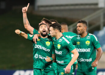 Cuiabá promete fazer jogo duro para liberar o jogador ao Vasco (Crédito: AssCom Dourado / Flickr)