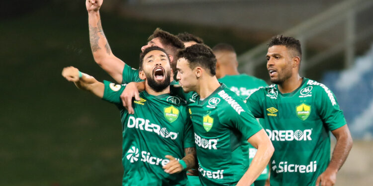 Cuiabá promete fazer jogo duro para liberar o jogador ao Vasco (Crédito: AssCom Dourado / Flickr)