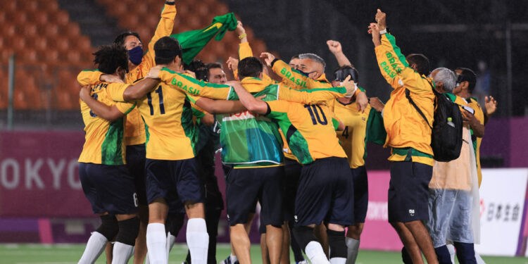 Brasil vence Argentina no futebol de 5 e conquista quinta medalha de ouro consecutiva nas Paralimpíadas (Crédito: GettyImages)