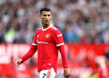 Cristiano Ronaldo com a camisa do Manchester United no Old Trafford (Crédito: GettyImages)