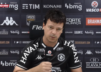 Diniz exalta vitória do Vasco na Série B: “Aumenta a nossa confiança” (Crédito: YouTube)