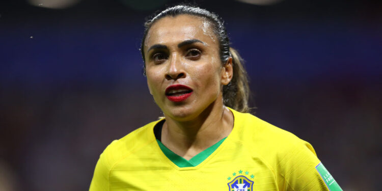 Marta, com a camisa da Seleção Brasileira durante a passagem pela Paraíba (Crédito: GettyImages)