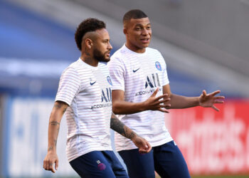 Mbappé e Neymar foram titulares em mais uma vitória do PSG (Crédito: GettyImages)