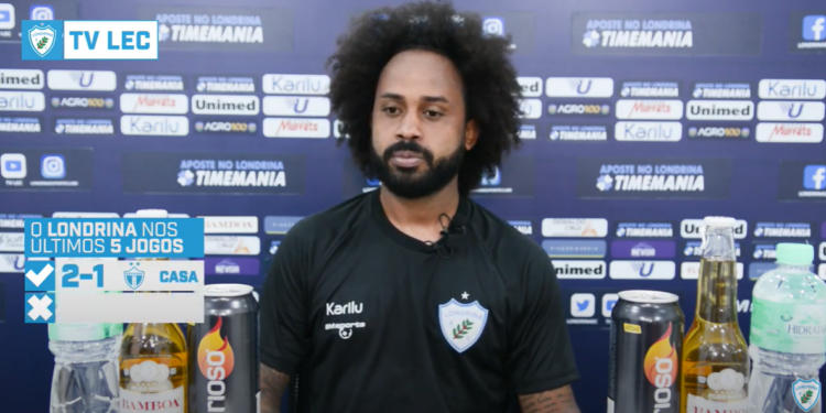 Celsinho foi vítima de injúria racial por parte de um conselheiro do Brusque (Crédito: Reprodução / Youtube / TV LEC)