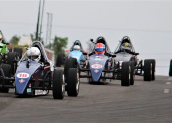 Wilson Fittipaldi retorna à Fórmula Vee, e ajuda piloto a vencer primeira na categoria (Crédito: Fernando Santos/Divulgação FVee)