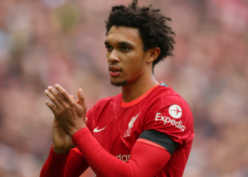 Alexander-Arnold exalta torcida do Flamengo (Crédito: Getty Images)