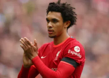 Alexander-Arnold exalta torcida do Flamengo (Crédito: Getty Images)