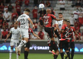Athletico-PR e Santos duelaram no Campeonato Brasileiro (Crédito: Ivan Storti / Santos FC / Flickr)
