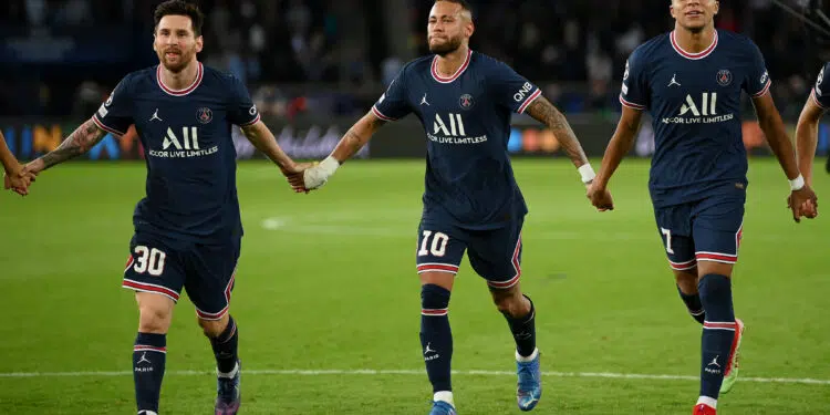 Messi, Neymar e Mbappé após vitória do PSG (Crédito: Getty Images)