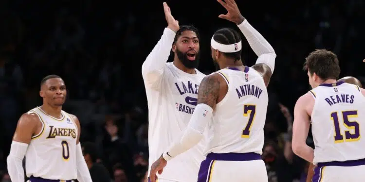Los Angeles Lakers conquista sua primeira vitória na temporada, contra o Memphis Grizzlies (Crédito: Getty Images)