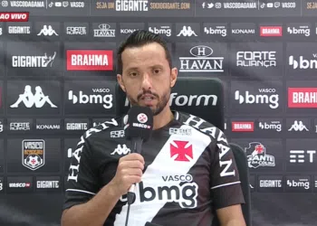 Destaque do Vasco, Nenê vem preocupando Fernando Diniz (Crédito: Reprodução / Youtube / Vasco TV)