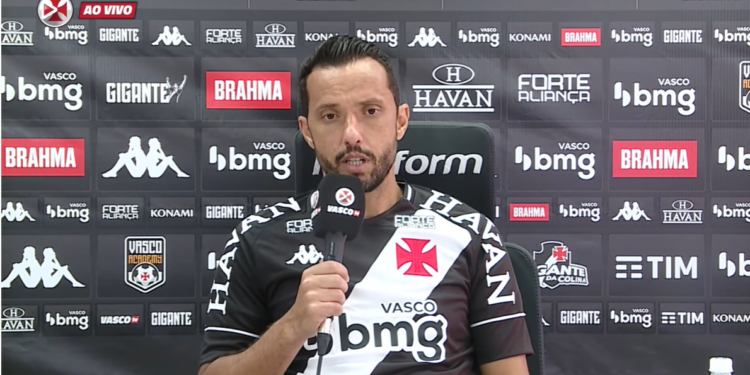 Destaque do Vasco, Nenê vem preocupando Fernando Diniz (Crédito: Reprodução / Youtube / Vasco TV)