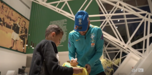 Bruninho teve a oportunidade de conhecer Neymar (Crédito: Reprodução / OneFootball / CBF TV)