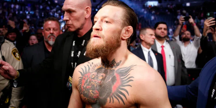 Conor McGregor, lutador de UFC indo para o ringue (Crédito: GettyImages)