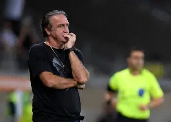 Cuca, treinador do Atlético-MG durante partida do Brasileirão (Crédito: GettyImages)