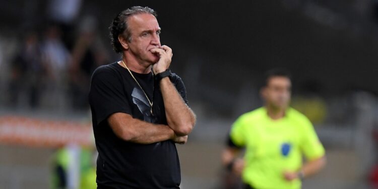 Cuca, treinador do Atlético-MG durante partida do Brasileirão (Crédito: GettyImages)