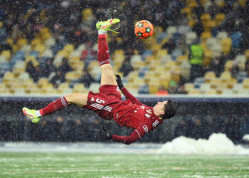 Lewandowski fez um golaço de bicicleta pelo Bayern de Munique (Crédito: GettyImages)