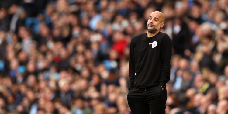 Guardiola surpreendeu o PSG com a escalação do Manchester City (Crédito: GettyImages)