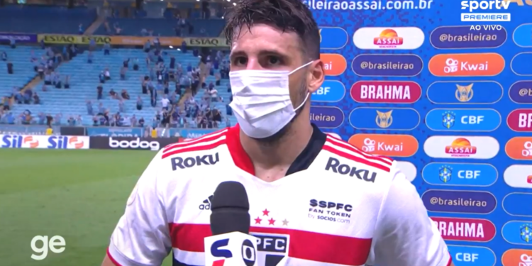 Calleri, jogador do São Paulo durante entrevista após a partida contra o Grêmio pelo Brasileirão (Crédito: Transmissão SporTV)