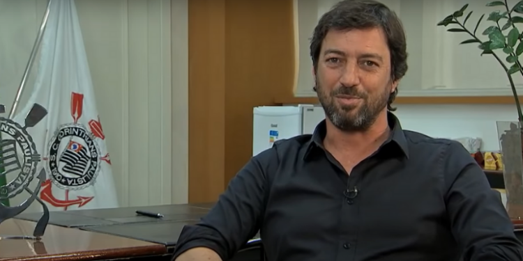 Corinthians vai atrás de um centroavante ainda em 2021 (Crédito: Transmissão Youtube / Mesa Redonda)