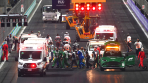 Momento em que o resgate a Enzo Fittipaldi chega na Fórmula 2 (Crédito: GettyImages)