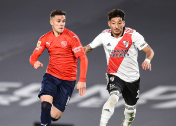 Internacional monitora lateral-direito do Independiente (Crédito: GettyImages)