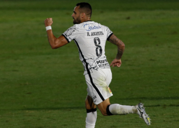 Renato Augusto fala sobre possível chegada de Paulinho (Crédito: Getty Images)